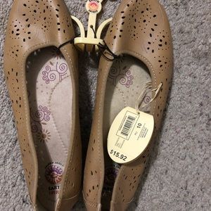 Earth Spirit Beige Flats NWT